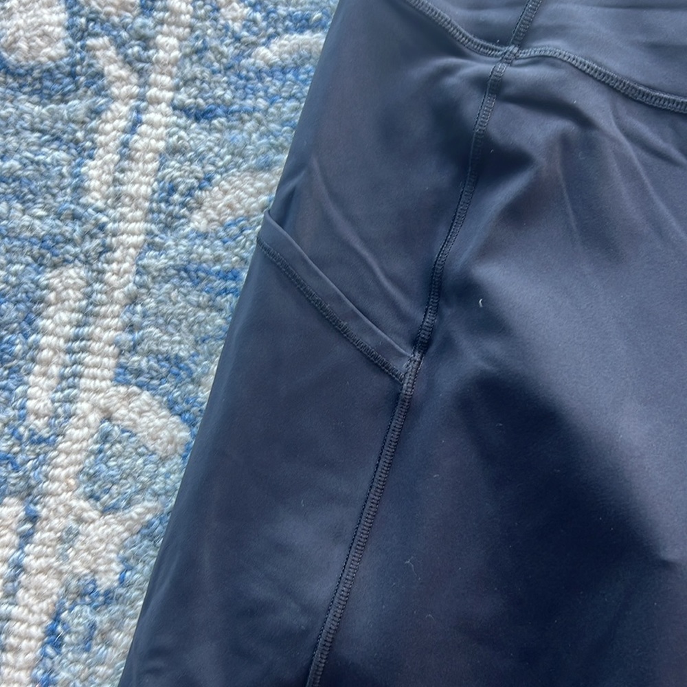 Lululemon Crop work out pants - Picture 3 of 6